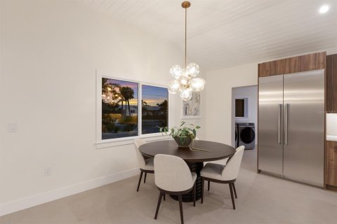 Купить виллу или дом в Холмс-Бич, Флорида 13 комнат, 243.87м2, № 1826481 - фото 9