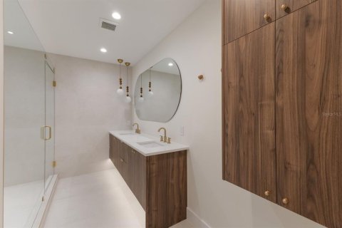 Купить виллу или дом в Холмс-Бич, Флорида 13 комнат, 243.87м2, № 1826481 - фото 28