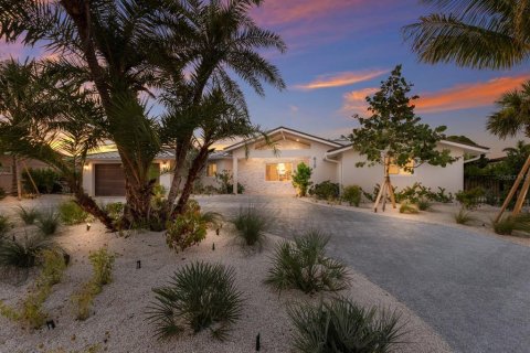 Купить виллу или дом в Холмс-Бич, Флорида 13 комнат, 243.87м2, № 1826481 - фото 3