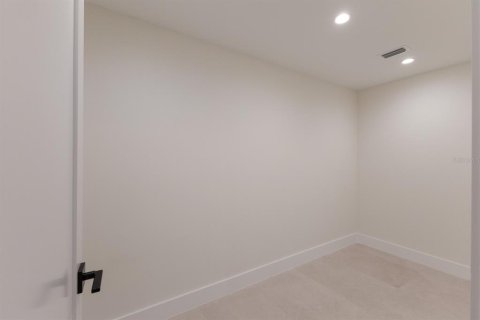 Купить виллу или дом в Холмс-Бич, Флорида 13 комнат, 243.87м2, № 1826481 - фото 27