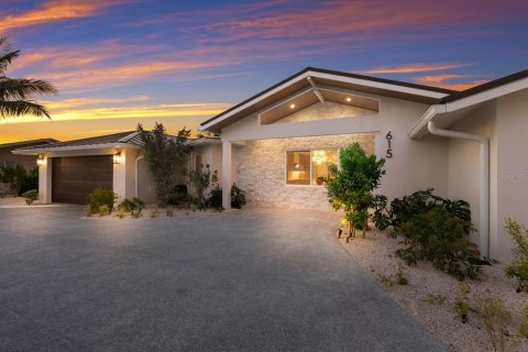 Купить виллу или дом в Холмс-Бич, Флорида 13 комнат, 243.87м2, № 1826481 - фото 5