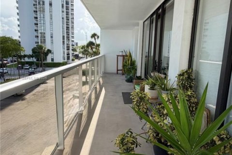 Condo in Aventura, Florida, 2 bedrooms  № 2265077 - photo 28