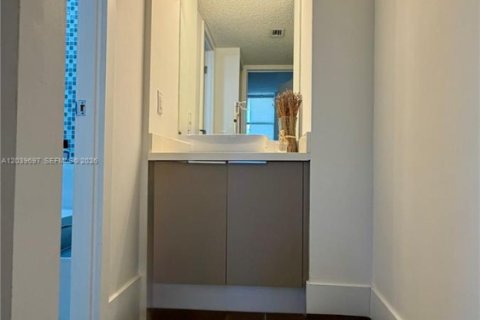 Condo in Aventura, Florida, 2 bedrooms  № 2265077 - photo 23