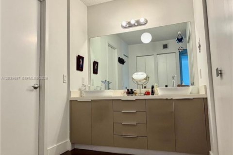 Condo in Aventura, Florida, 2 bedrooms  № 2265077 - photo 17