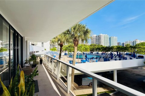 Condo in Aventura, Florida, 2 bedrooms  № 2265077 - photo 25