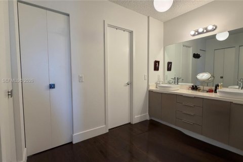 Condo in Aventura, Florida, 2 bedrooms  № 2265077 - photo 18
