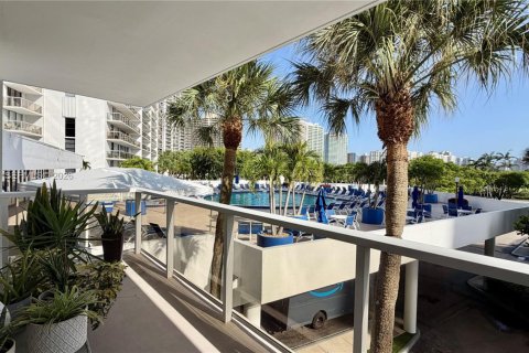 Condo in Aventura, Florida, 2 bedrooms  № 2265077 - photo 3