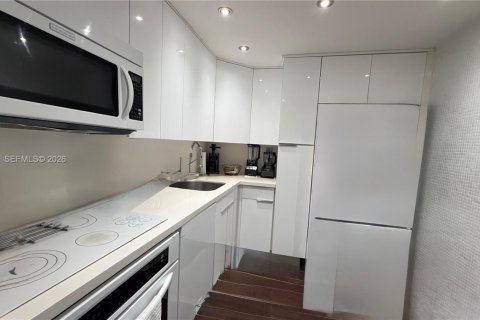 Condo in Aventura, Florida, 2 bedrooms  № 2265077 - photo 10