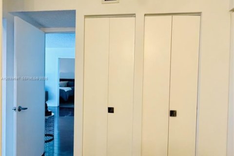 Condo in Aventura, Florida, 2 bedrooms  № 2265077 - photo 21