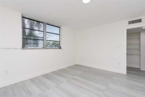 Condominio en venta en North Miami Beach, Florida, 2 dormitorios, 103.12 m2 № 1700521 - foto 30