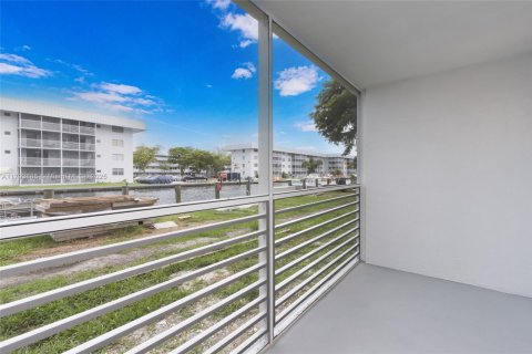 Condominio en venta en North Miami Beach, Florida, 2 dormitorios, 103.12 m2 № 1700521 - foto 21