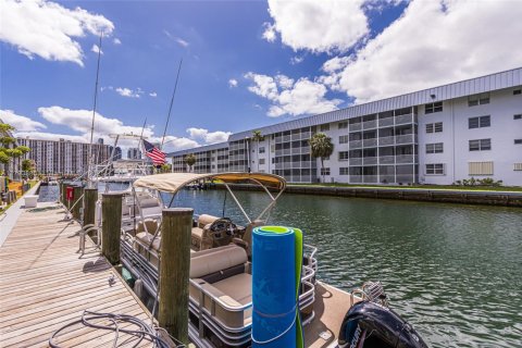 Condominio en venta en North Miami Beach, Florida, 2 dormitorios, 103.12 m2 № 1700521 - foto 3