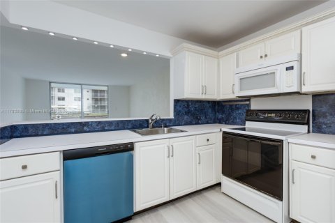 Condominio en venta en North Miami Beach, Florida, 2 dormitorios, 103.12 m2 № 1700521 - foto 9