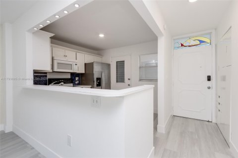 Condominio en venta en North Miami Beach, Florida, 2 dormitorios, 103.12 m2 № 1700521 - foto 6