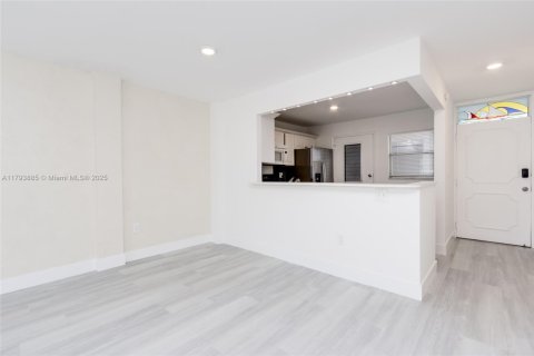 Condominio en venta en North Miami Beach, Florida, 2 dormitorios, 103.12 m2 № 1700521 - foto 12