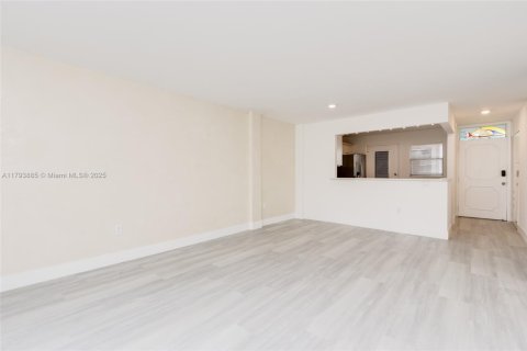 Condominio en venta en North Miami Beach, Florida, 2 dormitorios, 103.12 m2 № 1700521 - foto 14