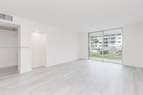 Condominio en venta en North Miami Beach, Florida, 2 dormitorios, 103.12 m2 № 1700521 - foto 19