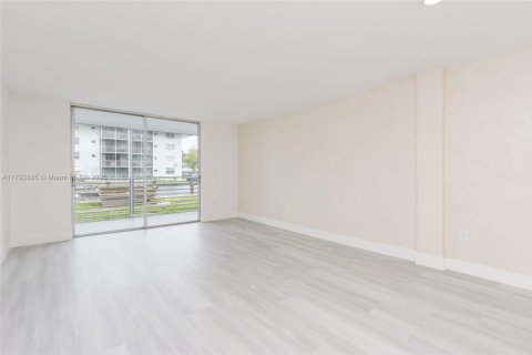 Condominio en venta en North Miami Beach, Florida, 2 dormitorios, 103.12 m2 № 1700521 - foto 11