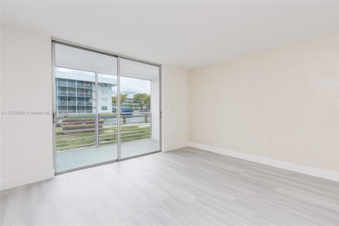 Condominio en venta en North Miami Beach, Florida, 2 dormitorios, 103.12 m2 № 1700521 - foto 13