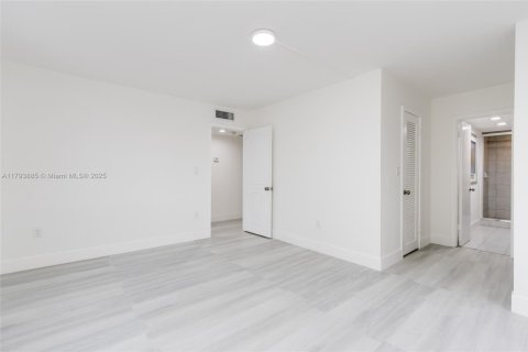 Condominio en venta en North Miami Beach, Florida, 2 dormitorios, 103.12 m2 № 1700521 - foto 29