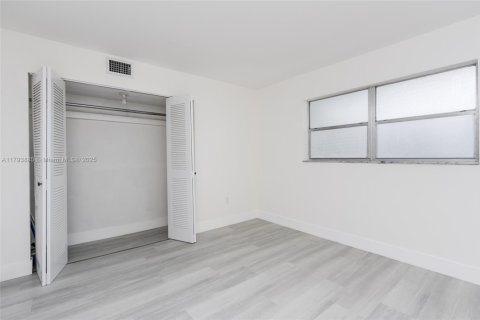 Condominio en venta en North Miami Beach, Florida, 2 dormitorios, 103.12 m2 № 1700521 - foto 25
