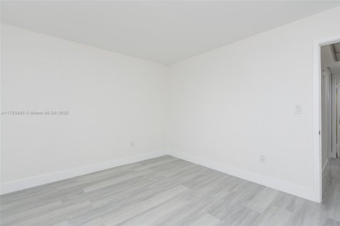 Condominio en venta en North Miami Beach, Florida, 2 dormitorios, 103.12 m2 № 1700521 - foto 23