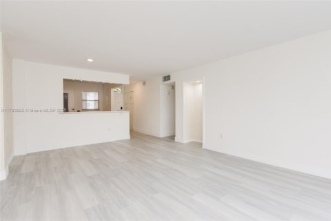 Condominio en venta en North Miami Beach, Florida, 2 dormitorios, 103.12 m2 № 1700521 - foto 16
