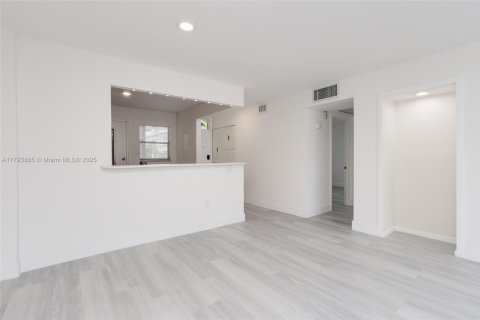 Condominio en venta en North Miami Beach, Florida, 2 dormitorios, 103.12 m2 № 1700521 - foto 18