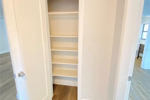 Купить виллу или дом в Сент-Питерсберг, Флорида 10 комнат, 200.02м2, № 1673825 - фото 28