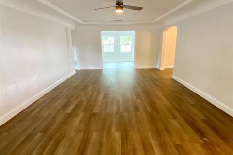 House in Saint Petersburg, Florida 3 bedrooms, 200.02 sq.m. № 1673825 - photo 15