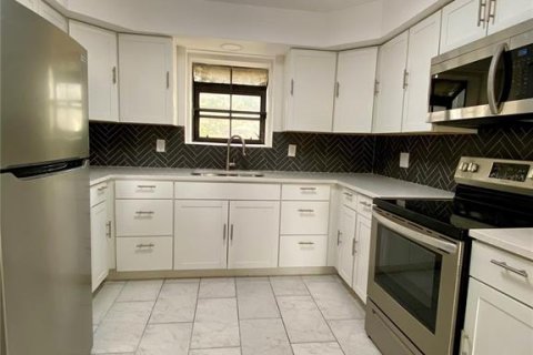 House in Saint Petersburg, Florida 3 bedrooms, 200.02 sq.m. № 1673825 - photo 10