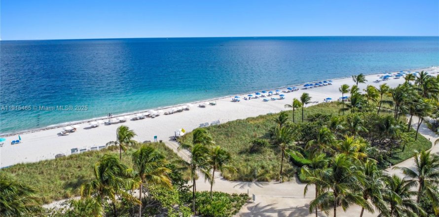 Condominio en Bal Harbour, Florida, 2 dormitorios  № 1977069