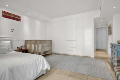 Condominio en venta en Bal Harbour, Florida, 2 dormitorios, 187.48 m2 № 1977069 - foto 25