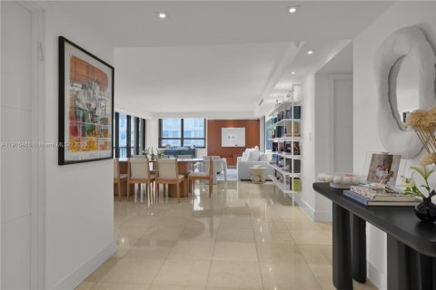 Condominio en venta en Bal Harbour, Florida, 2 dormitorios, 187.48 m2 № 1977069 - foto 4