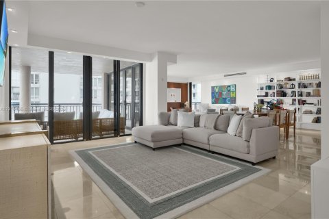 Condominio en venta en Bal Harbour, Florida, 2 dormitorios, 187.48 m2 № 1977069 - foto 10