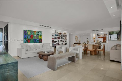 Condominio en venta en Bal Harbour, Florida, 2 dormitorios, 187.48 m2 № 1977069 - foto 18
