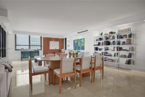 Condominio en venta en Bal Harbour, Florida, 2 dormitorios, 187.48 m2 № 1977069 - foto 14