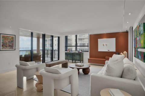 Condominio en venta en Bal Harbour, Florida, 2 dormitorios, 187.48 m2 № 1977069 - foto 16