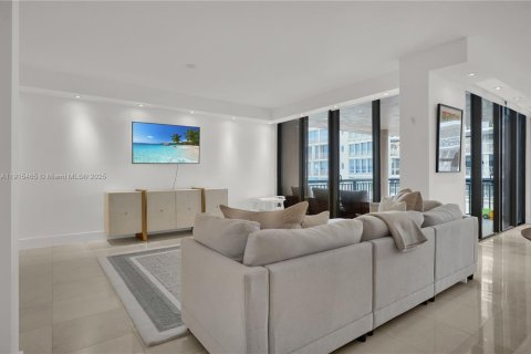 Condominio en venta en Bal Harbour, Florida, 2 dormitorios, 187.48 m2 № 1977069 - foto 11