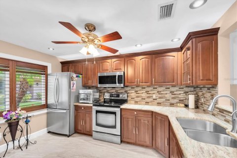 House in Clearwater, Florida 2 bedrooms, 130.06 sq.m. № 2222239 - photo 9