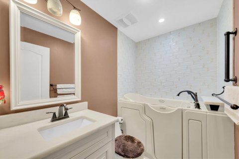 House in Clearwater, Florida 2 bedrooms, 130.06 sq.m. № 2222239 - photo 23