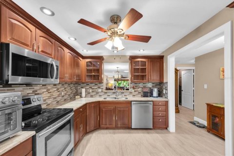 House in Clearwater, Florida 2 bedrooms, 130.06 sq.m. № 2222239 - photo 10