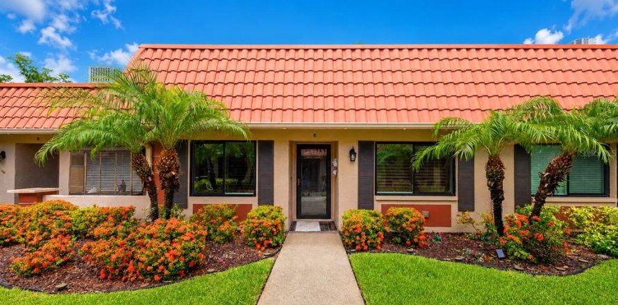House in Clearwater, Florida 2 bedrooms, 130.06 sq.m. № 2222239