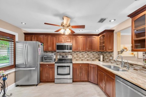 House in Clearwater, Florida 2 bedrooms, 130.06 sq.m. № 2222239 - photo 6