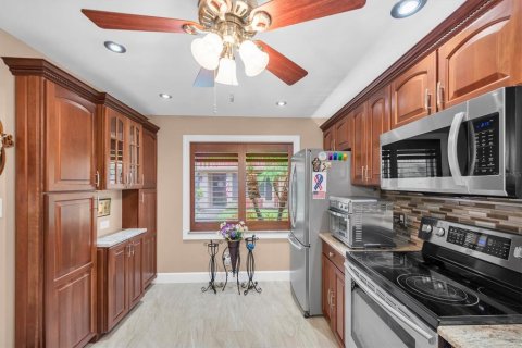 House in Clearwater, Florida 2 bedrooms, 130.06 sq.m. № 2222239 - photo 7