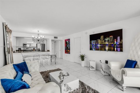 Copropriété à vendre à Miami, Floride: 1 chambre, 72.28 m2 № 1998697 - photo 9