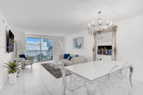 Copropriété à vendre à Miami, Floride: 1 chambre, 72.28 m2 № 1998697 - photo 6