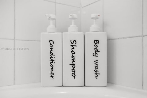 Copropriété à vendre à Miami, Floride: 1 chambre, 72.28 m2 № 1998697 - photo 16