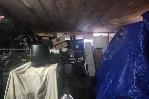 House in Miami, Florida 3 bedrooms, 196.49 sq.m. № 2022282 - photo 7