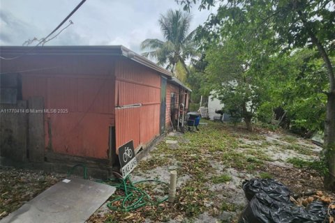 House in Miami, Florida 3 bedrooms, 196.49 sq.m. № 2022282 - photo 16